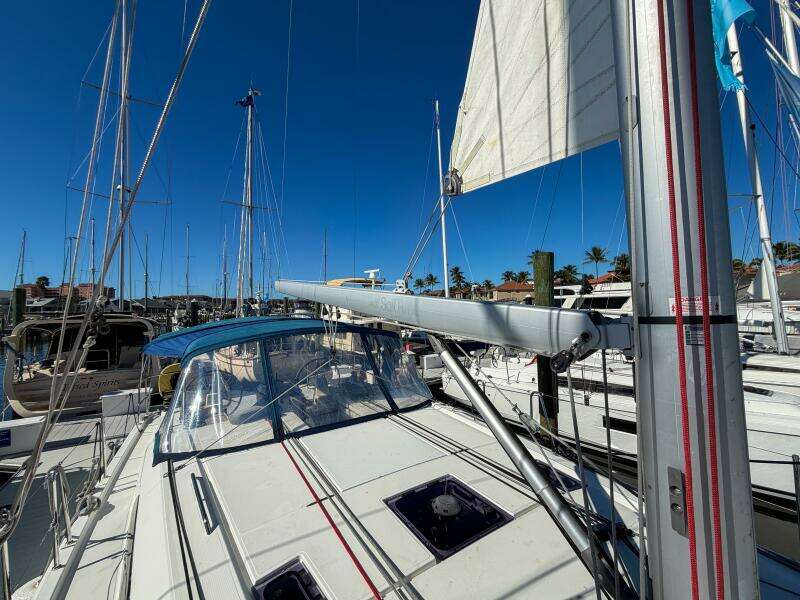 Happy Ours 42ft Beneteau Yacht For Sale