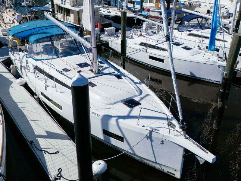 Happy Ours 42ft Beneteau Yacht For Sale