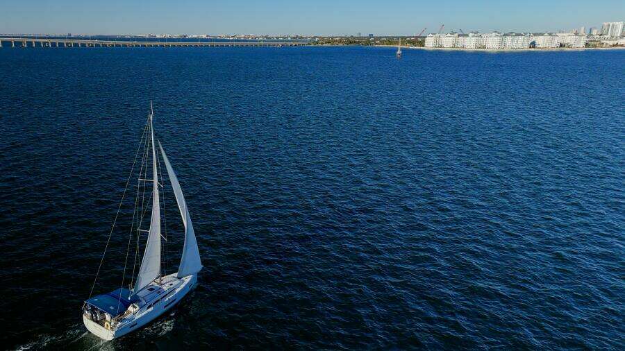 Happy Ours 42ft Beneteau Yacht For Sale