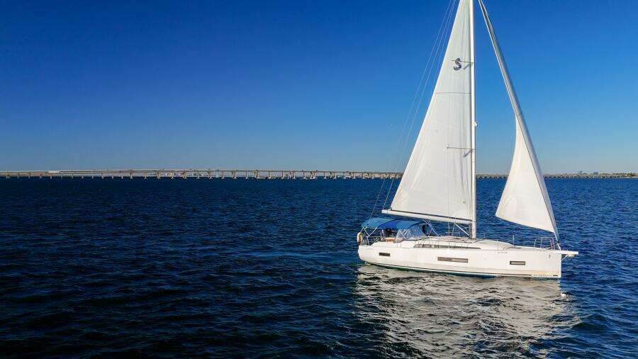 Happy Ours 42ft Beneteau Yacht For Sale
