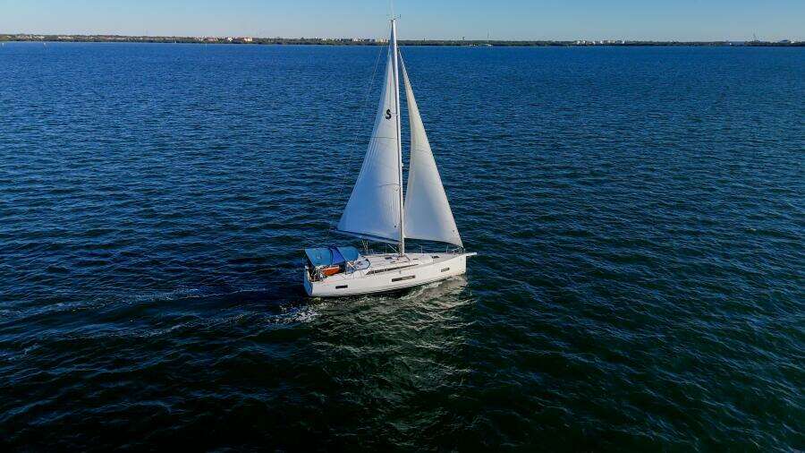 Happy Ours 42ft Beneteau Yacht For Sale
