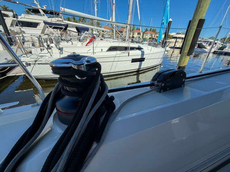 Happy Ours 42ft Beneteau Yacht For Sale