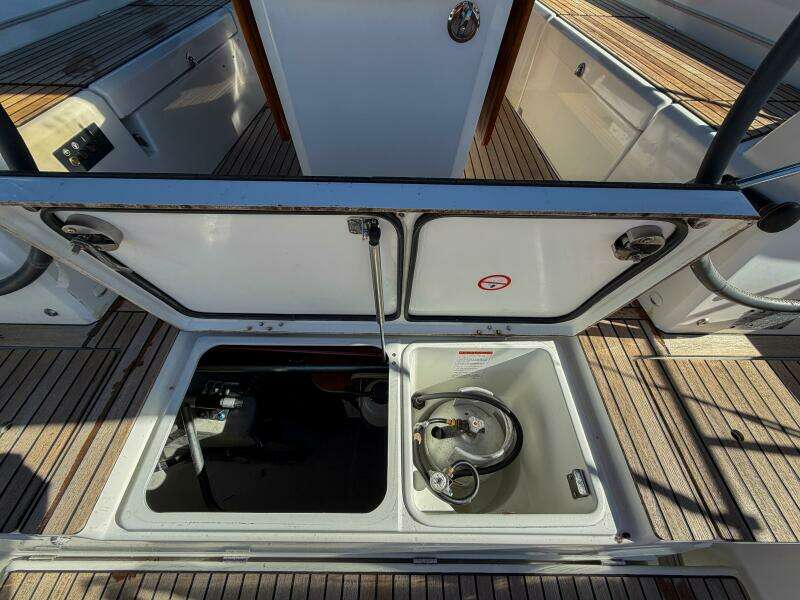 Happy Ours 42ft Beneteau Yacht For Sale