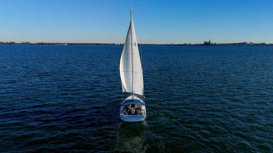 Happy Ours 42ft Beneteau Yacht For Sale