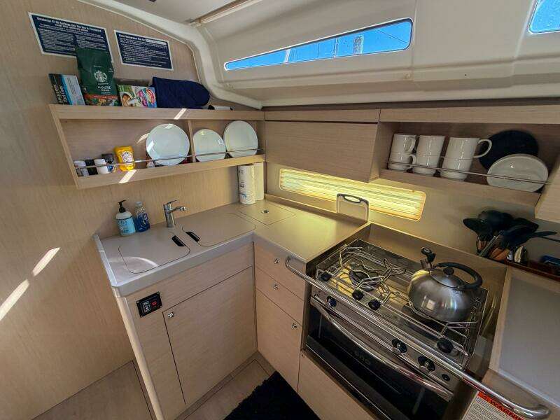 Happy Ours 42ft Beneteau Yacht For Sale