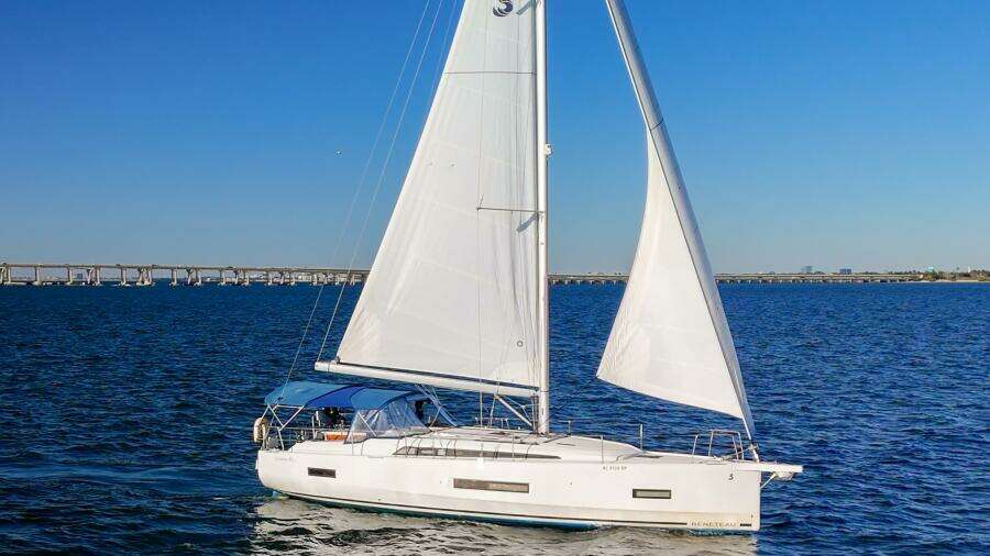 Happy Ours 42ft Beneteau Yacht For Sale
