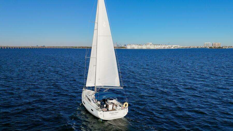 Happy Ours 42ft Beneteau Yacht For Sale