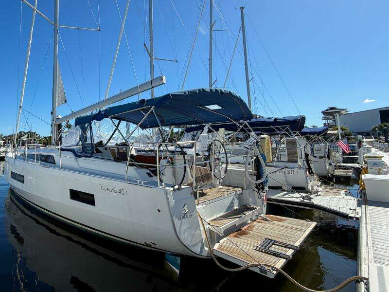 Happy Ours 42ft Beneteau Yacht For Sale