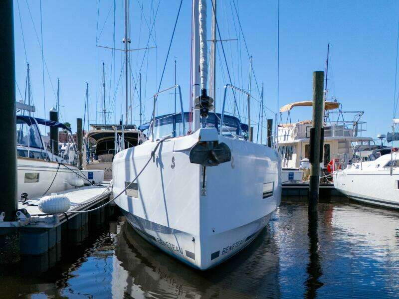 Happy Ours 42ft Beneteau Yacht For Sale