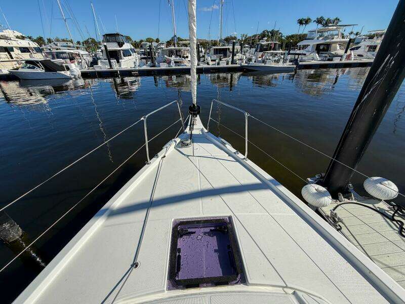 Happy Ours 42ft Beneteau Yacht For Sale