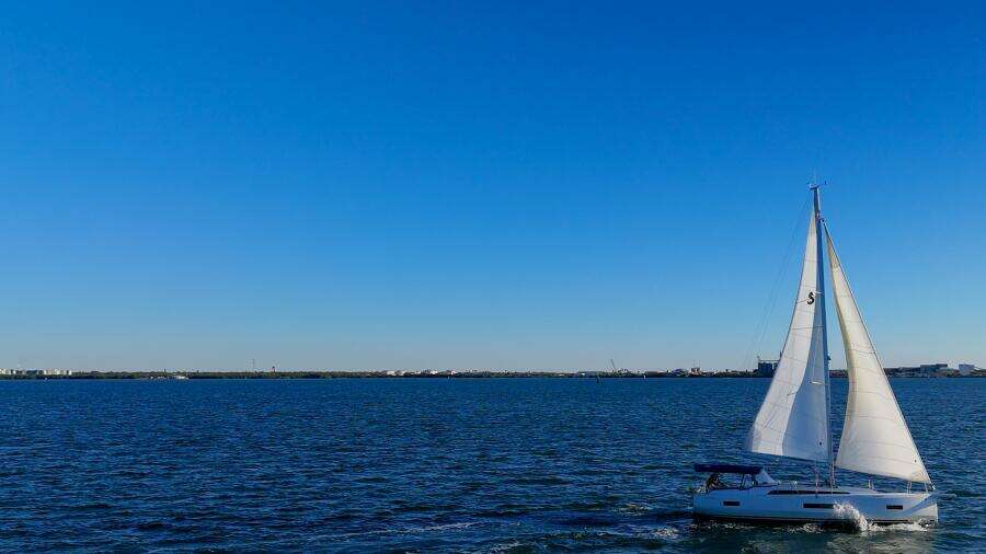 Happy Ours 42ft Beneteau Yacht For Sale