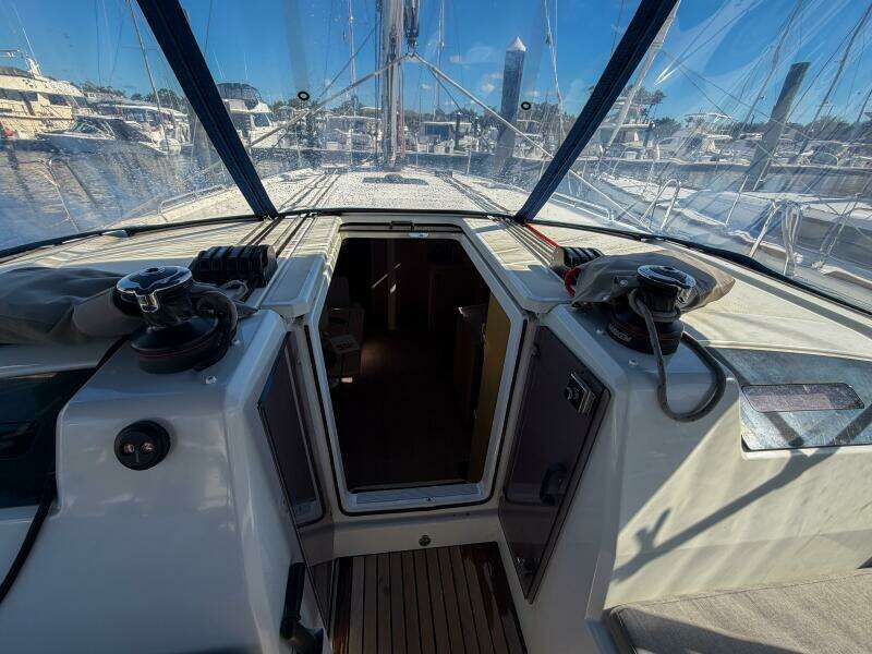 Happy Ours 42ft Beneteau Yacht For Sale