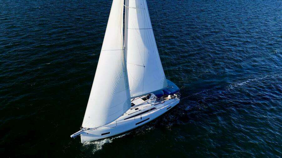 Happy Ours 42ft Beneteau Yacht For Sale