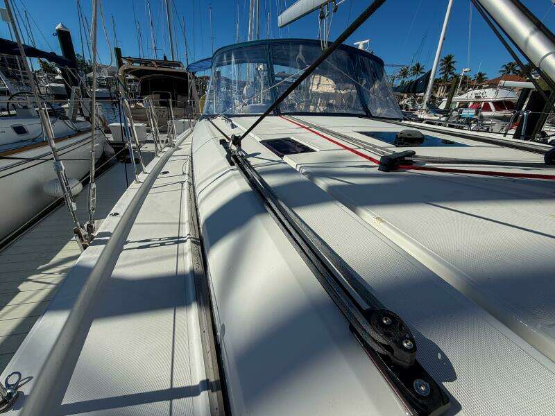 Happy Ours 42ft Beneteau Yacht For Sale
