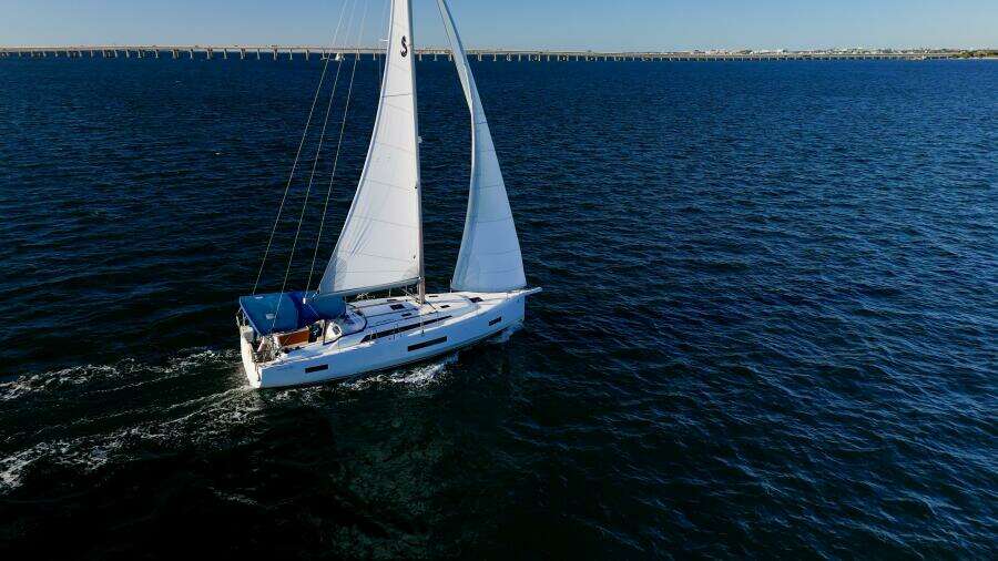Happy Ours 42ft Beneteau Yacht For Sale