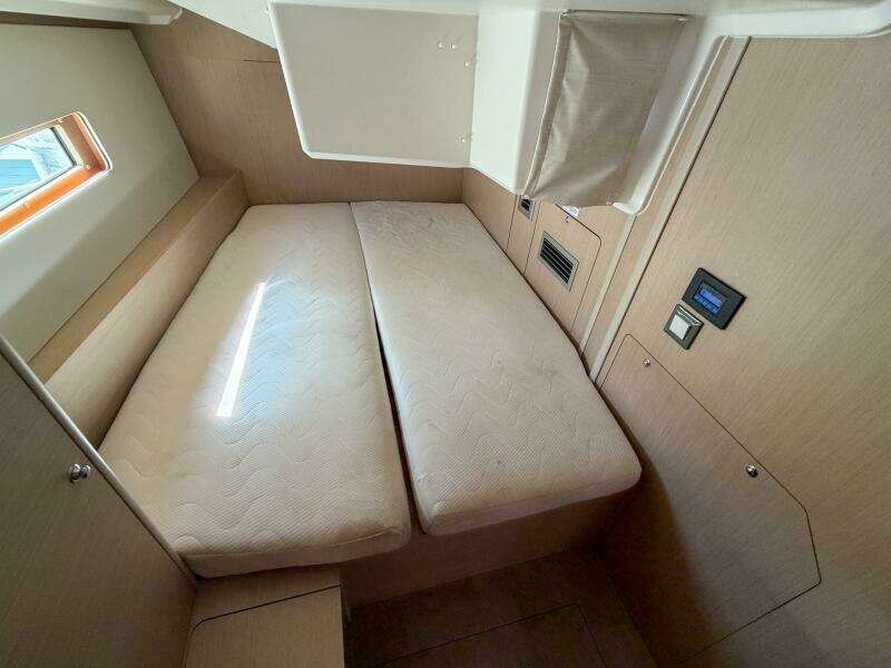 Happy Ours 42ft Beneteau Yacht For Sale