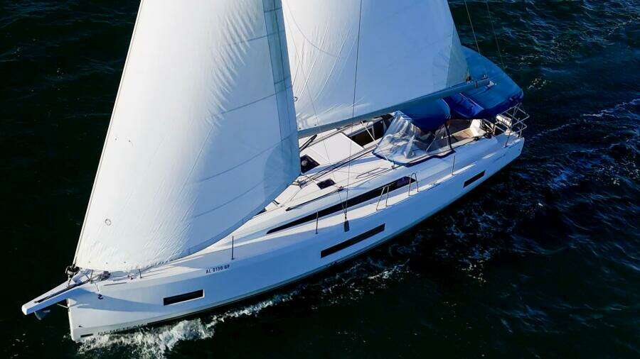 Happy Ours 42ft Beneteau Yacht For Sale