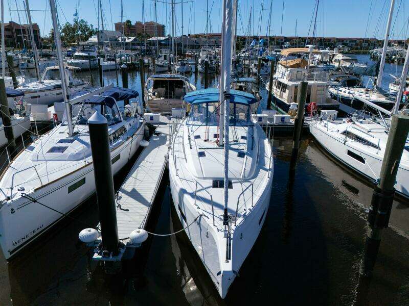 Happy Ours 42ft Beneteau Yacht For Sale