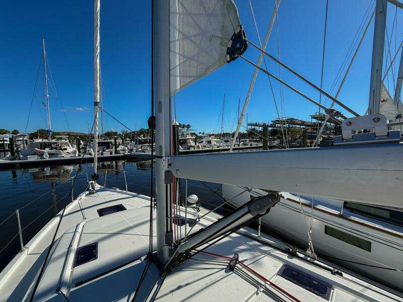 Happy Ours 42ft Beneteau Yacht For Sale