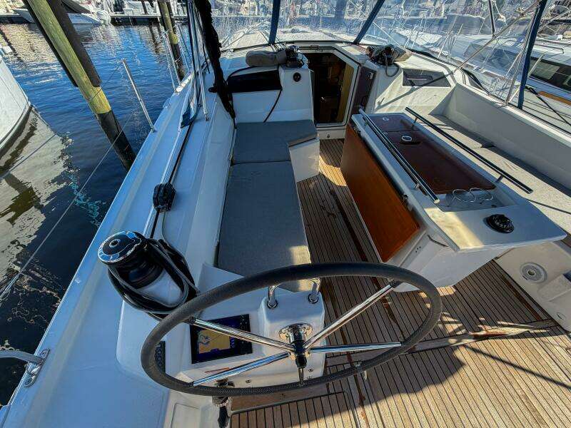 Happy Ours 42ft Beneteau Yacht For Sale