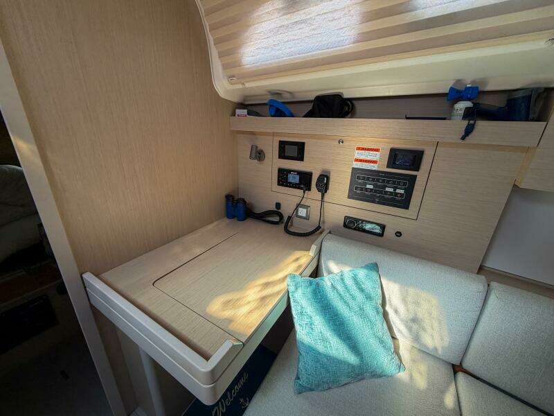 Happy Ours 42ft Beneteau Yacht For Sale