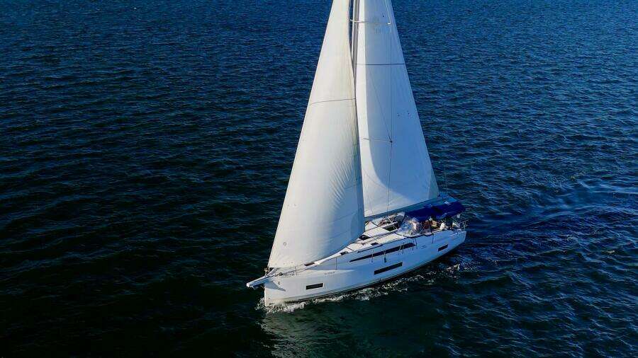 Happy Ours 42ft Beneteau Yacht For Sale