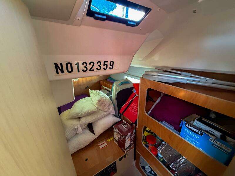 Happy Ours 42ft Beneteau Yacht For Sale