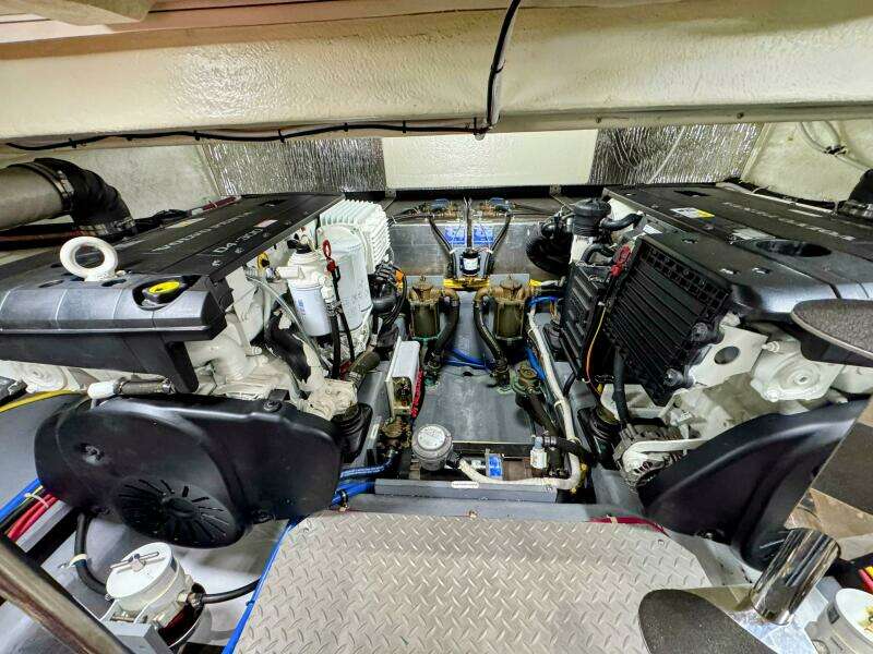 R amp R 37ft Carver Yacht For Sale