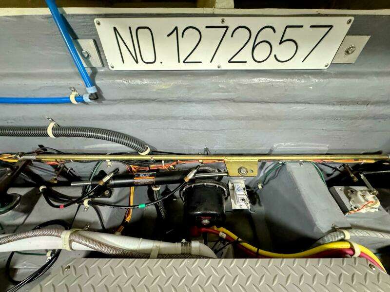 R amp R 37ft Carver Yacht For Sale