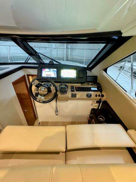 R amp R 37ft Carver Yacht For Sale