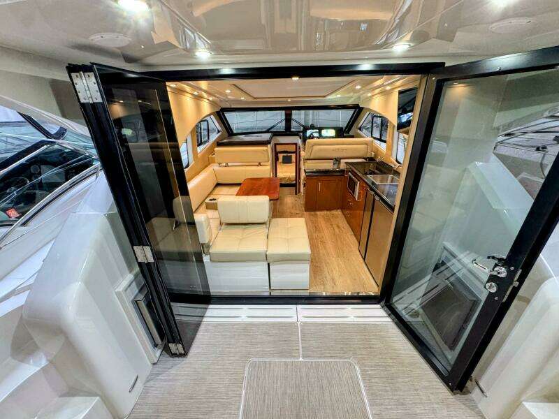 R amp R 37ft Carver Yacht For Sale