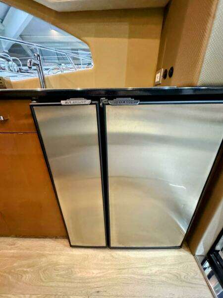 R amp R 37ft Carver Yacht For Sale