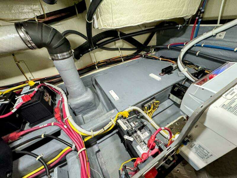 R amp R 37ft Carver Yacht For Sale