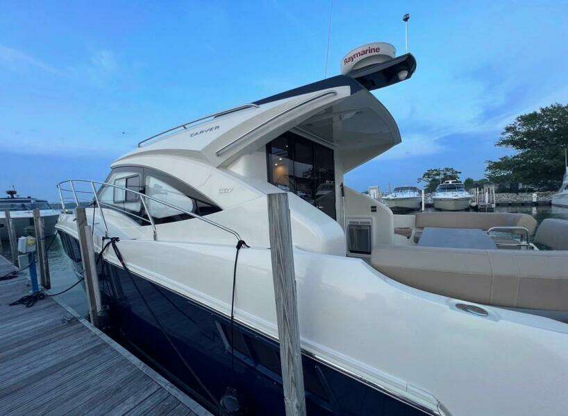 R amp R 37ft Carver Yacht For Sale