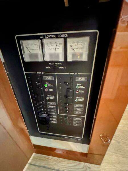 R amp R 37ft Carver Yacht For Sale