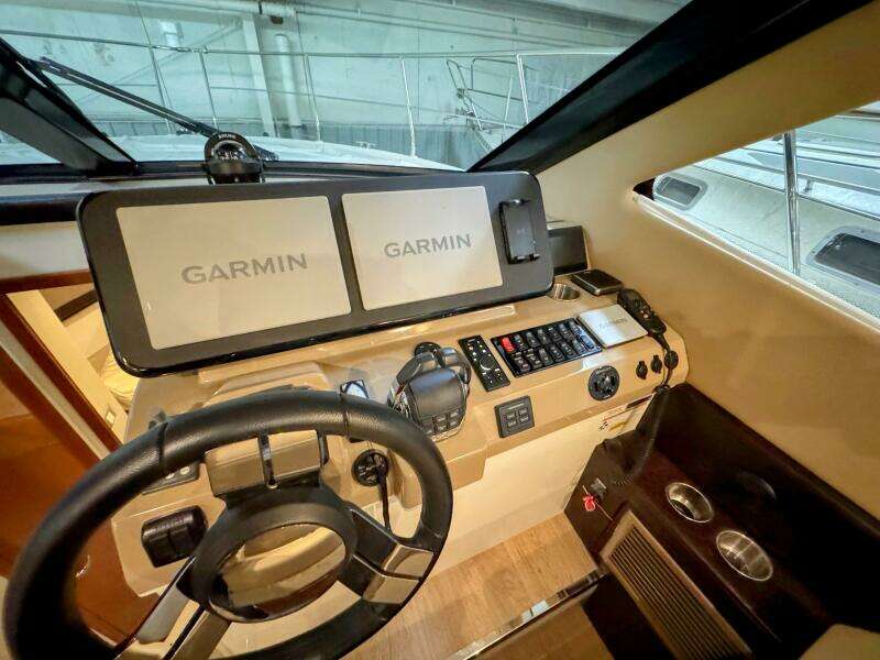 R amp R 37ft Carver Yacht For Sale