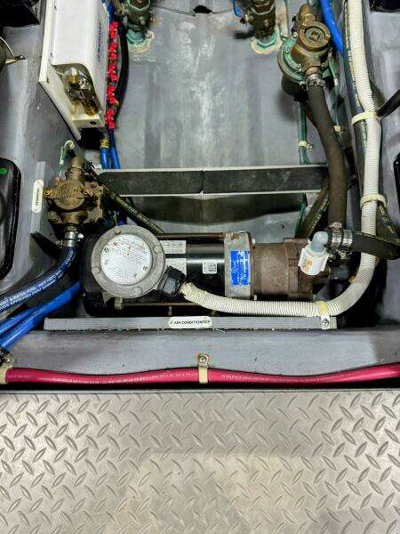 R amp R 37ft Carver Yacht For Sale