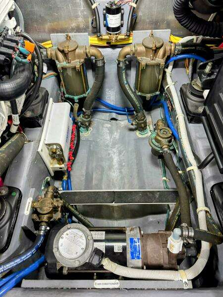 R amp R 37ft Carver Yacht For Sale