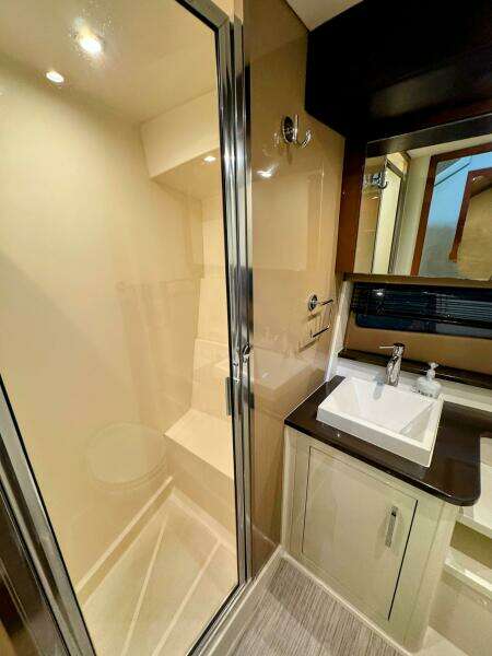 R amp R 37ft Carver Yacht For Sale