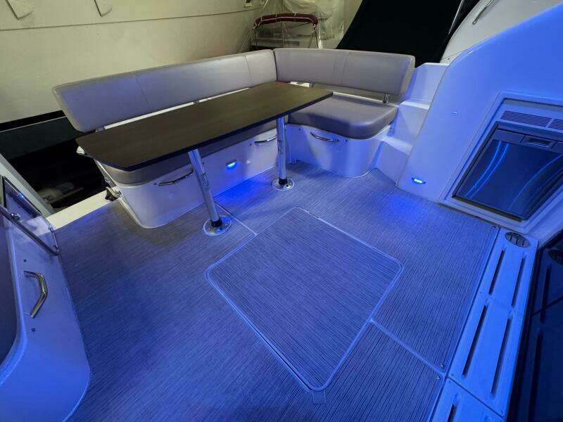 R amp R 37ft Carver Yacht For Sale