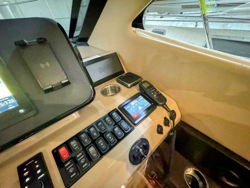 R amp R 37ft Carver Yacht For Sale