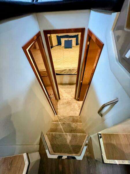 R amp R 37ft Carver Yacht For Sale