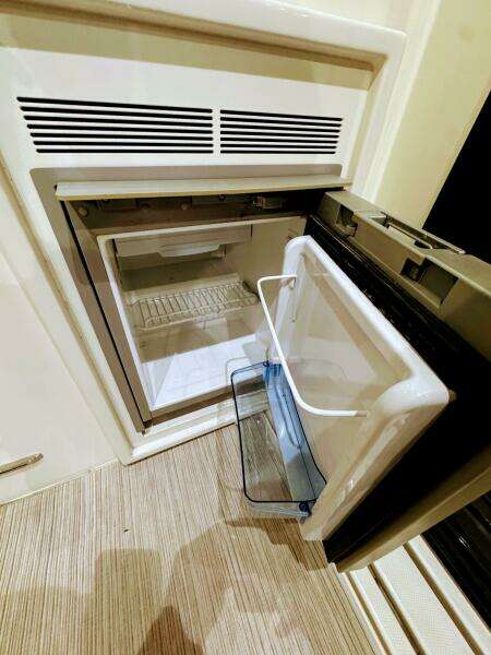 R amp R 37ft Carver Yacht For Sale