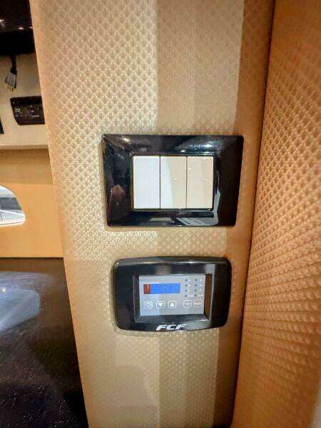 R amp R 37ft Carver Yacht For Sale