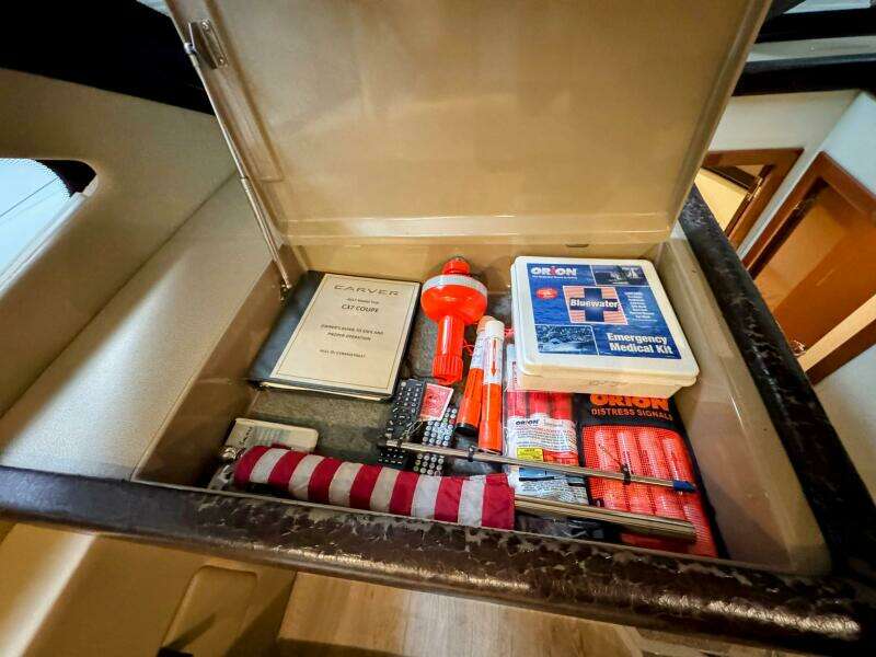 R amp R 37ft Carver Yacht For Sale