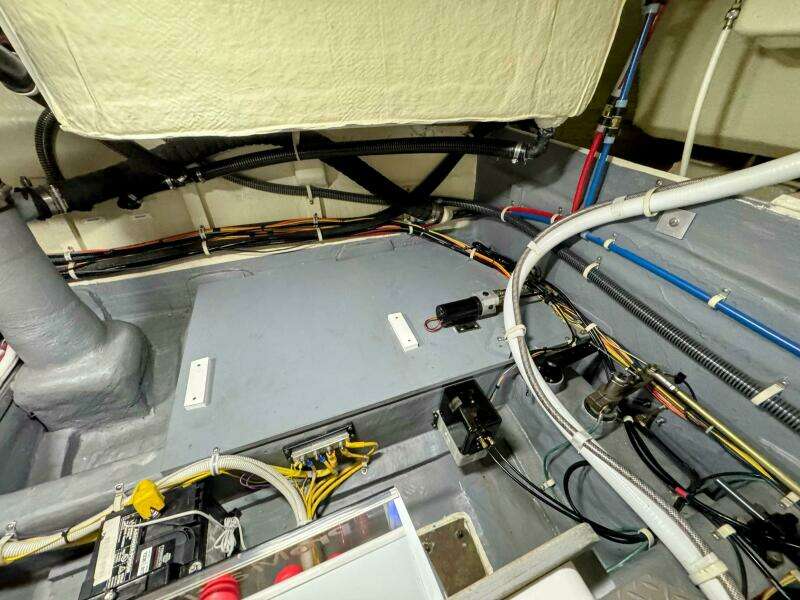 R amp R 37ft Carver Yacht For Sale