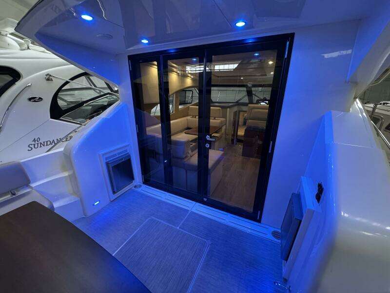 R amp R 37ft Carver Yacht For Sale