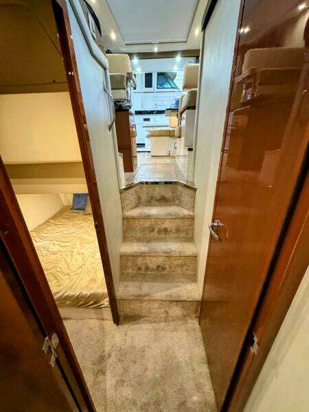 R amp R 37ft Carver Yacht For Sale