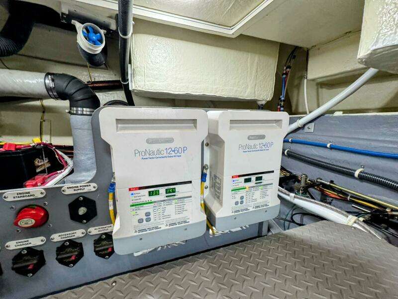 R amp R 37ft Carver Yacht For Sale