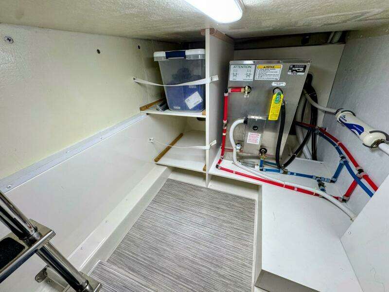 R amp R 37ft Carver Yacht For Sale